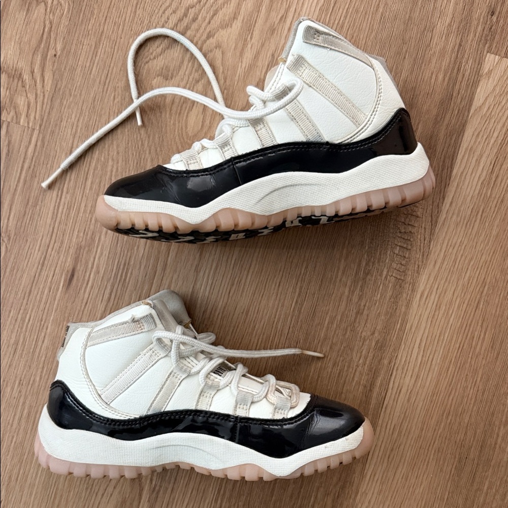 Air Jordan 11 Retro “Neapolitan” – Kids Size 1Y